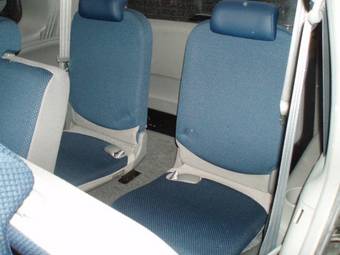 2004 Toyota Sienta Pictures