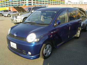 2004 Toyota Sienta Images