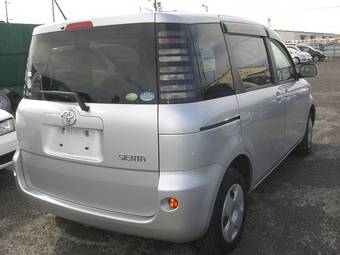 2004 Toyota Sienta Images