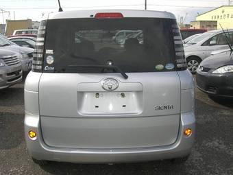 2004 Toyota Sienta Pictures