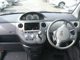 2004 Toyota Sienta For Sale