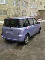 2004 Toyota Sienta Photos