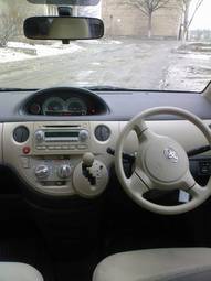 2004 Toyota Sienta Pictures