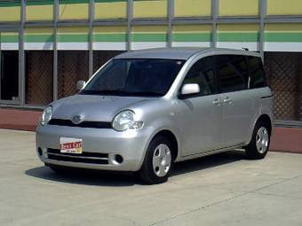 2004 Toyota Sienta Pictures