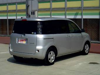 2004 Toyota Sienta Pictures