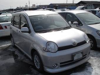 2004 Toyota Sienta Pictures