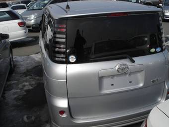 2004 Toyota Sienta Photos