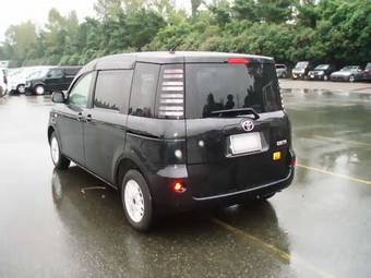 2004 Toyota Sienta Photos