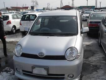 2004 Toyota Sienta Photos