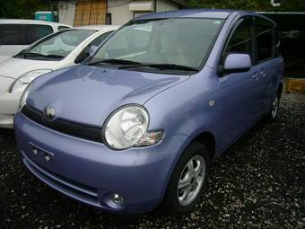 2004 Toyota Sienta Photos