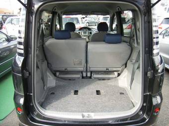 2004 Toyota Sienta Photos