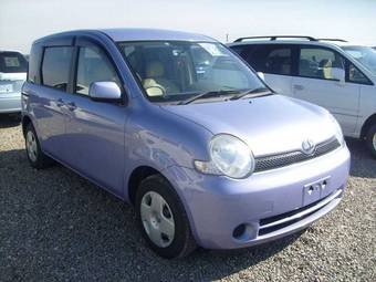 2004 Toyota Sienta Pictures