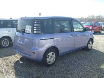 2004 Toyota Sienta Photos