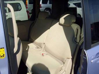 2004 Toyota Sienta For Sale