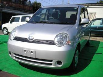 2004 Toyota Sienta Pictures
