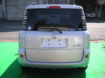 2004 Toyota Sienta Photos