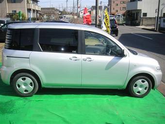 2004 Toyota Sienta Pictures