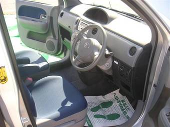 2004 Toyota Sienta Photos