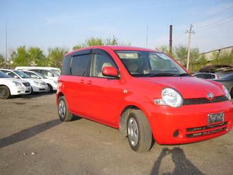 2004 Toyota Sienta Pictures
