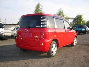 2004 Toyota Sienta Pictures