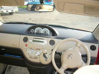 2004 Toyota Sienta Photos