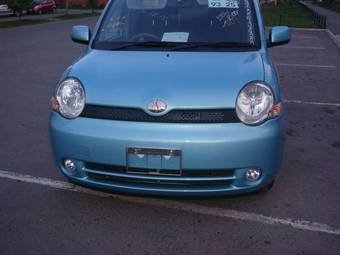 2004 Toyota Sienta Photos