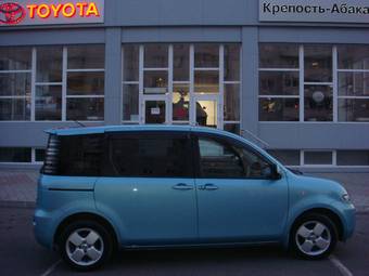 2004 Toyota Sienta Pictures