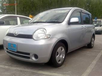 2004 Toyota Sienta Photos