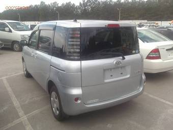 2004 Toyota Sienta Pictures