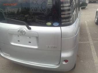 2004 Toyota Sienta Photos