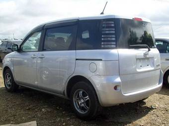 2004 Toyota Sienta Images