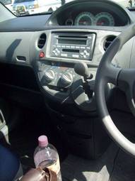 2004 Toyota Sienta Pictures