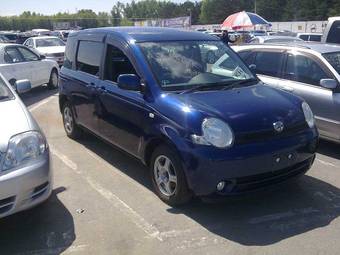 2004 Toyota Sienta Photos