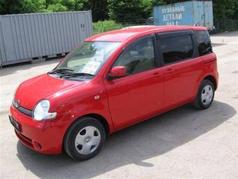 2004 Toyota Sienta Pictures