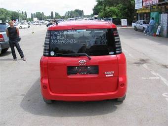 2004 Toyota Sienta Photos