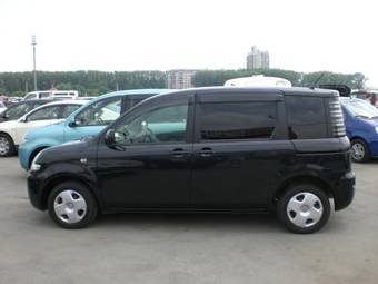 2004 Toyota Sienta Photos