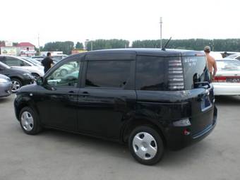 2004 Toyota Sienta Photos