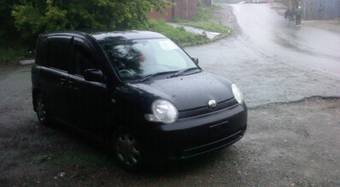 2004 Toyota Sienta Photos