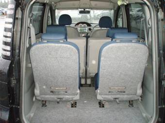 2004 Toyota Sienta Images