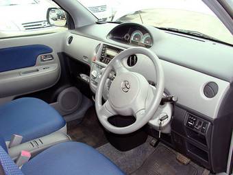 2004 Toyota Sienta Pictures