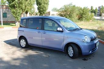 2004 Toyota Sienta For Sale