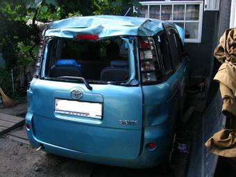 2004 Toyota Sienta Photos