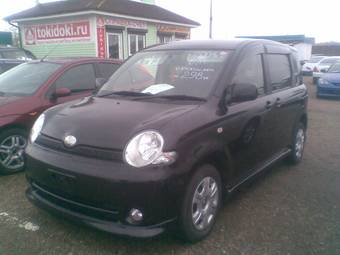 2004 Toyota Sienta Pictures