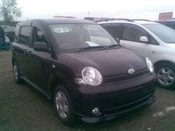 2004 Toyota Sienta Pictures