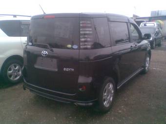 2004 Toyota Sienta Photos