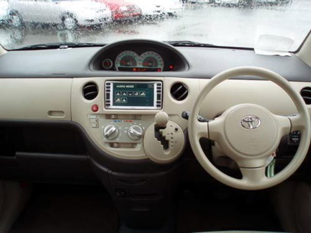 2005 Toyota Sienta