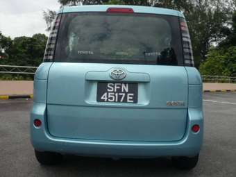 2005 Toyota Sienta Pictures