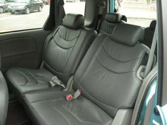 2005 Toyota Sienta Pictures