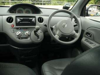 2005 Toyota Sienta Photos