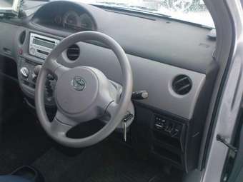 2005 Toyota Sienta Photos